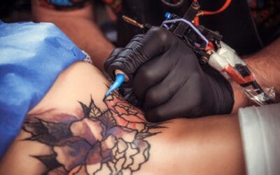 ¿Dónde desechar agujas de tatuaje de forma segura?