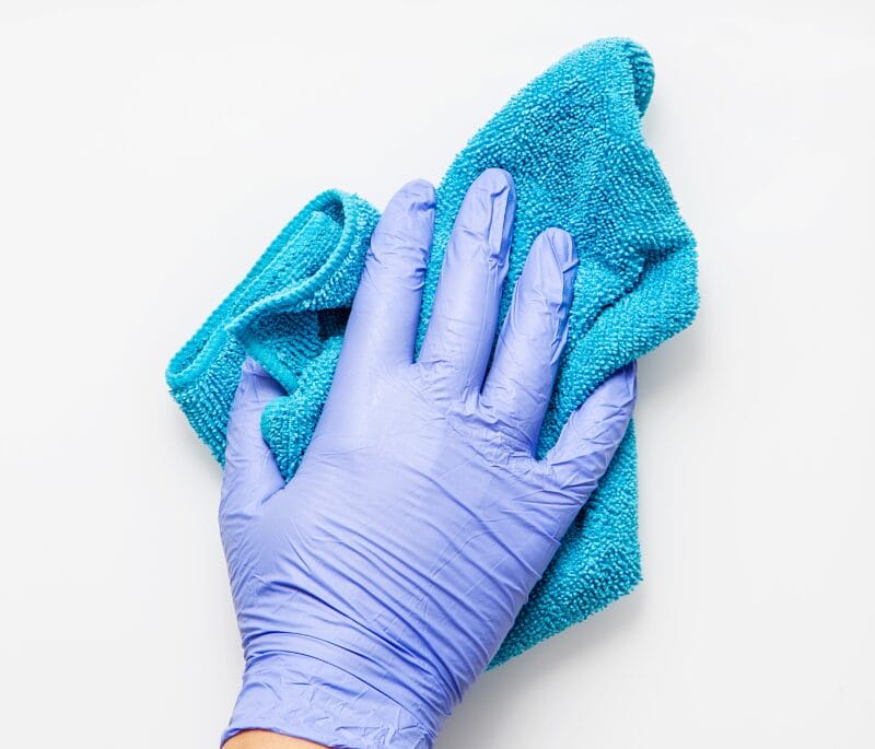 Nuestra gama de guantes de limpieza cubre desde usos ligeros hasta entornos agresivos con productos químicos.<br />
