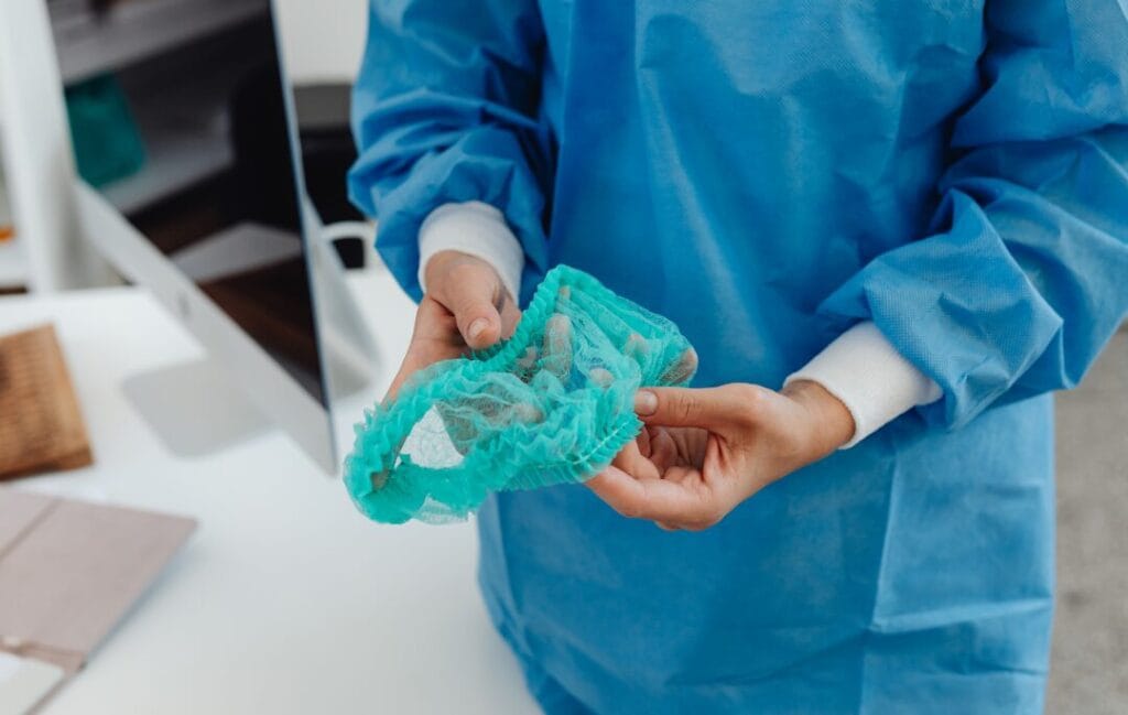 El vestuario desechable ofrece múltiples ventajas en contextos clínicos