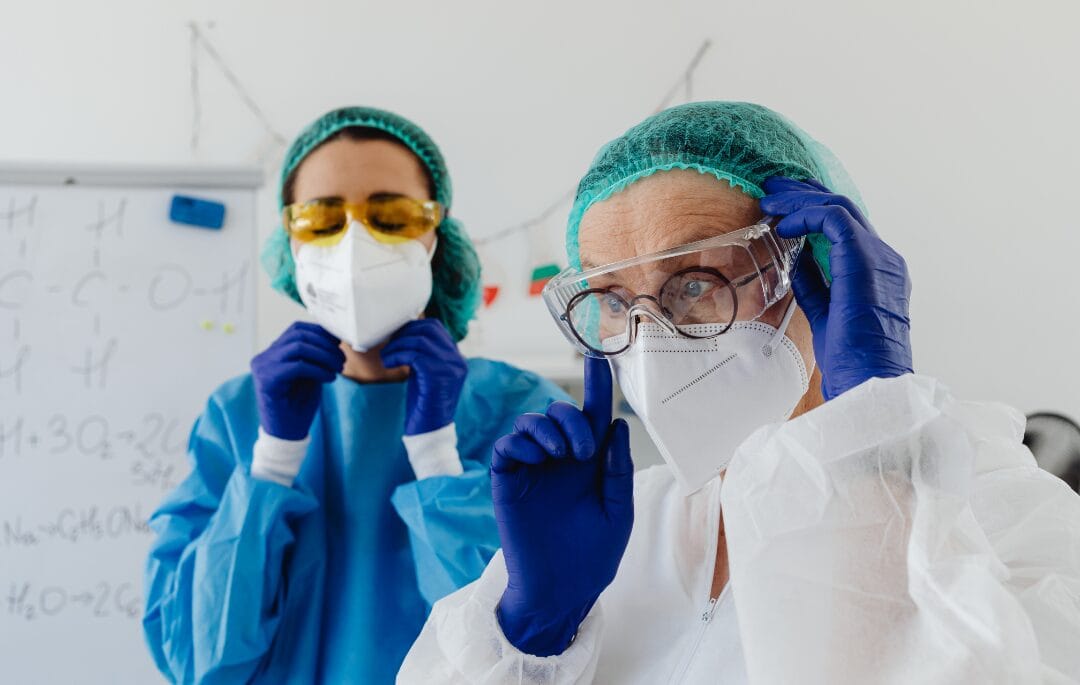 Comprar vestuario desechable de alta calidad es fundamental para proteger tanto al personal sanitario como a los pacientes.